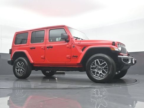 Used 2025 Jeep Wrangler Unlimited Sahara AWD/4WD image 32