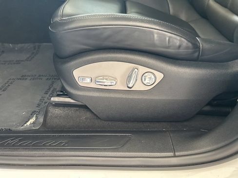 Used 2022 Porsche Macan AWD/4WD image 40