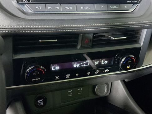 Used 2024 Nissan Rogue SV image 22