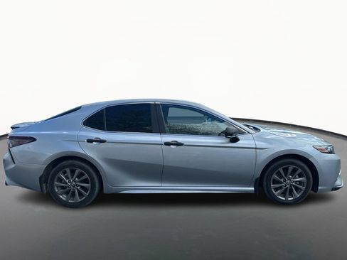 Used 2021 Toyota Camry SE FWD image 2