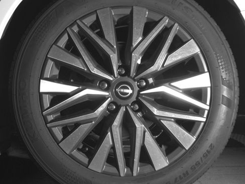 Used 2025 Nissan Altima 2.5 SV FWD image 17