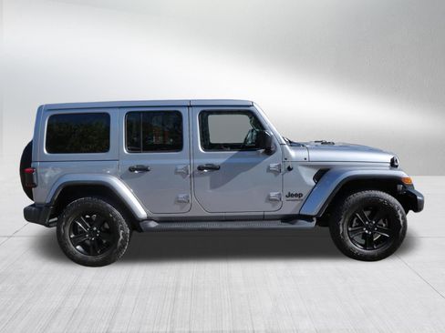 Used 2021 Jeep Wrangler Unlimited Sahara AWD/4WD image 8