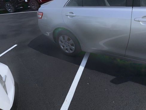 Used 2010 Toyota Camry LE image 6