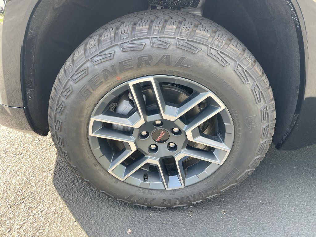 New 2027 GMC Terrain AT4 w/ Technology Package II AWD/4WD image 32
