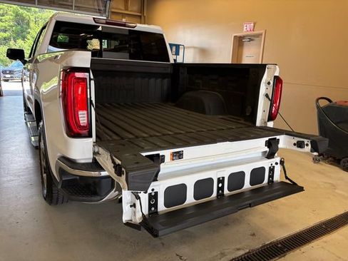 Used 2023 GMC Sierra 1500 SLT w/ SLT Premium Package AWD/4WD image 27