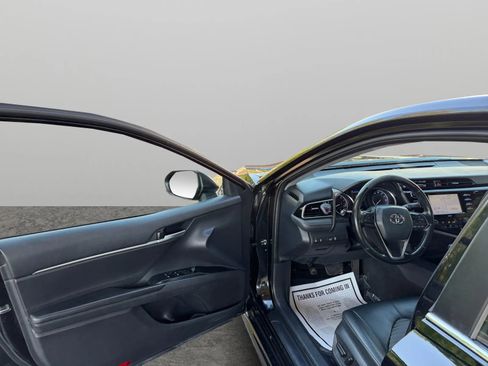 Used 2020 Toyota Camry SE FWD image 11