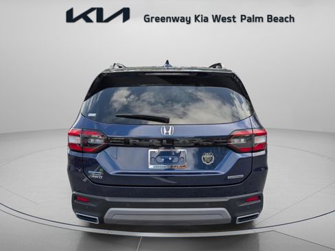 Used 2023 Honda Pilot Touring image 6