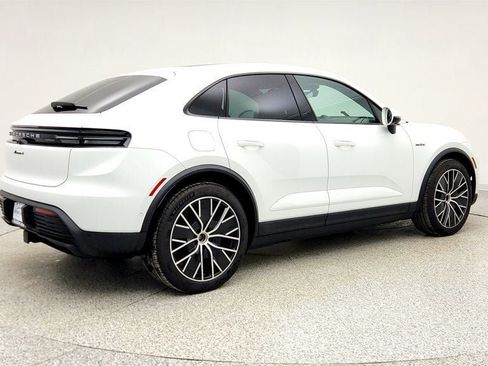 Used 2025 Porsche Macan 4 Electric image 5