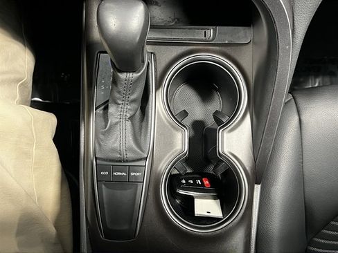 Used 2024 Toyota Camry SE image 38