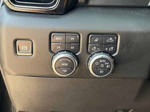 Used 2024 GMC Sierra 1500 AT4 w/ Technology Package AWD/4WD image 19