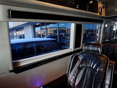 Used 2014 Mercedes-Benz Sprinter 2500 image 50