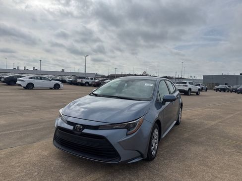 Used 2024 Toyota Corolla LE image 7