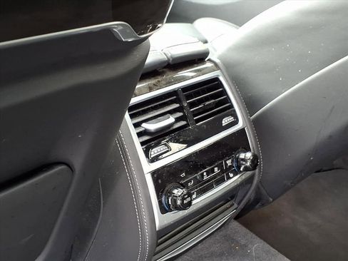 Used 2021 BMW 750i xDrive w/ Executive Package image 23