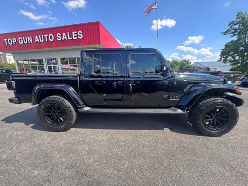 Used 2022 Jeep Gladiator Overland AWD/4WD image 2
