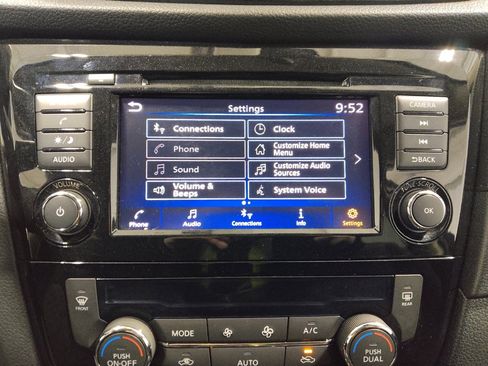 Used 2020 Nissan Rogue SV image 25