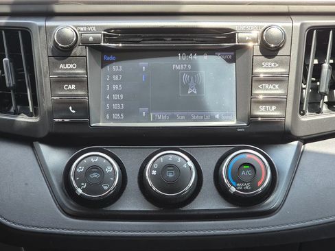 Used 2016 Toyota RAV4 LE FWD image 19