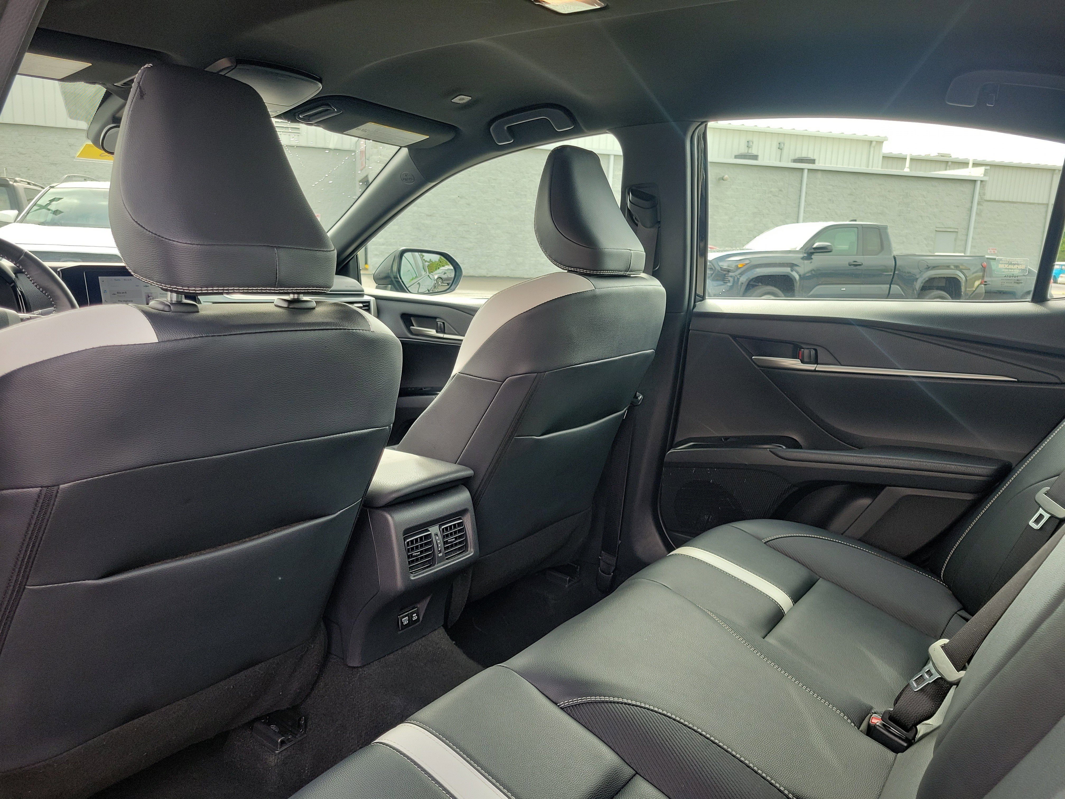 Used 2025 Toyota Camry SE FWD image 14