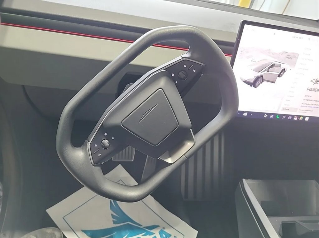 Used 2024 Tesla Cybertruck AWD Crew Cab image 4