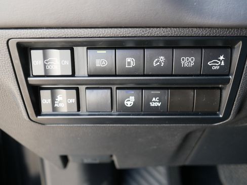 Used 2024 Toyota Sequoia Platinum AWD/4WD image 26