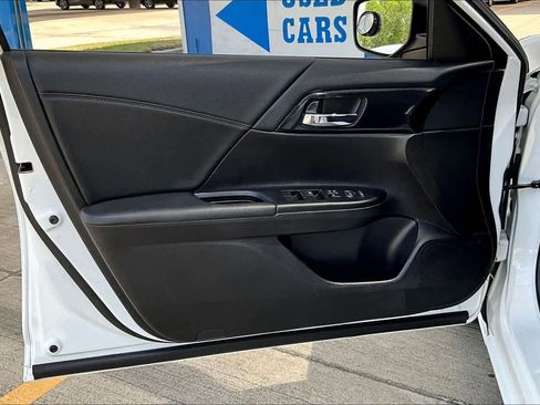 Used 2015 Honda Accord Sport image 22