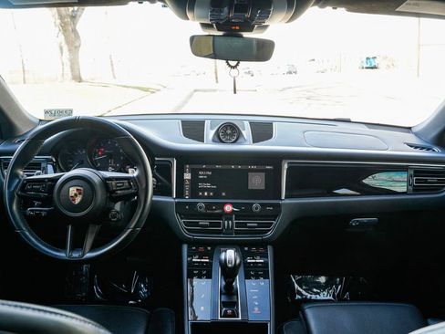 Used 2023 Porsche Macan Turbo image 11