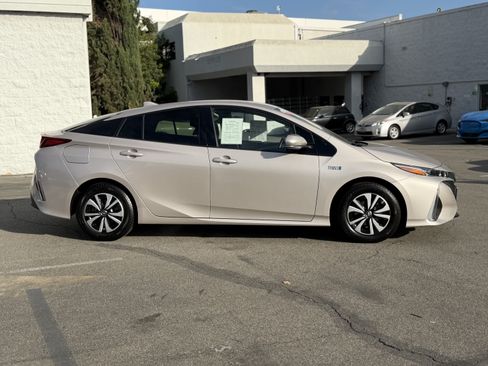 Used 2017 Toyota Prius Prime Premium w/ Carpet Mat Package FWD image 8