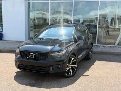 Used 2022 Volvo XC40 T5 R-Design w/ Climate Package