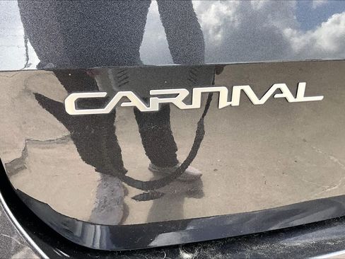 Used 2024 Kia Carnival EX FWD image 10