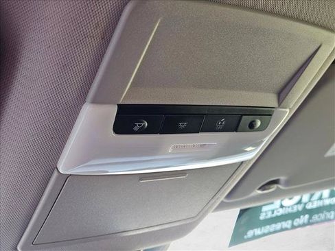 Used 2025 Nissan Rogue S FWD image 25