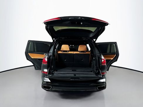 Used 2021 BMW X7 M50i w/ Executive Package image 27