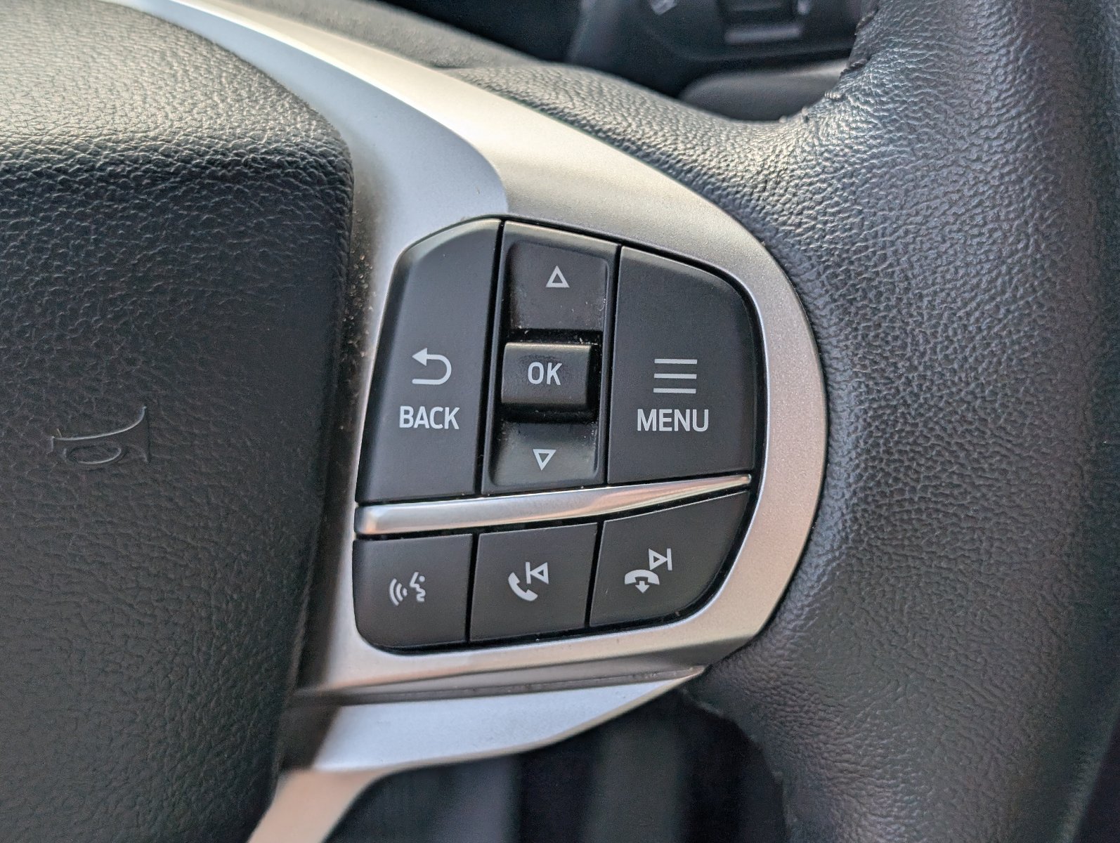 Used 2024 Ford Explorer XLT w/ Equipment Group 202A AWD/4WD image 25