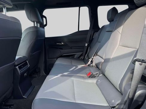 Certified 2025 Lexus GX 550 w/ Cold Area Package AWD/4WD image 15