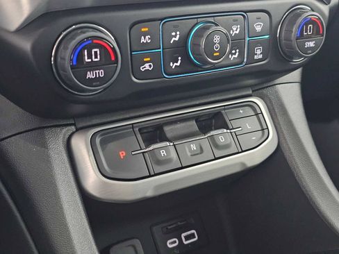 Used 2023 GMC Acadia SLT FWD image 33