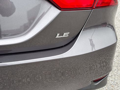 Used 2022 Toyota Camry LE image 12