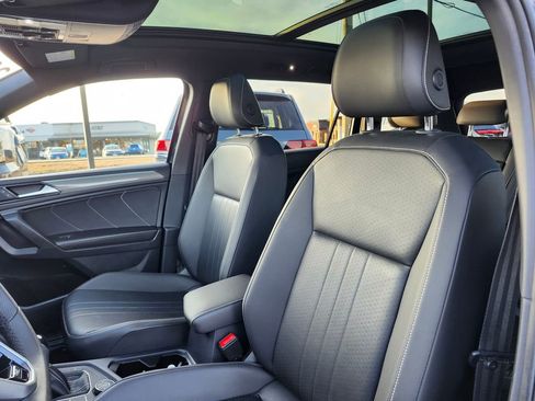 Certified 2022 Volkswagen Tiguan SE R-Line image 11