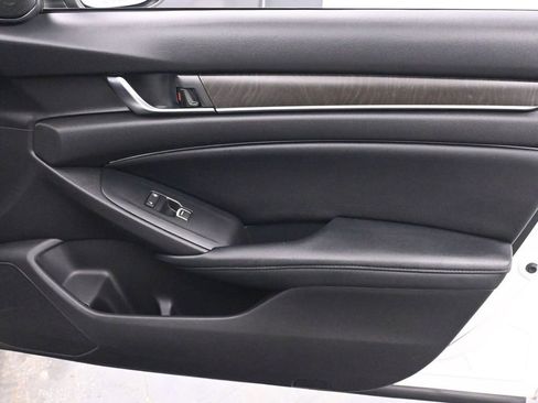 Used 2018 Honda Accord EX image 22