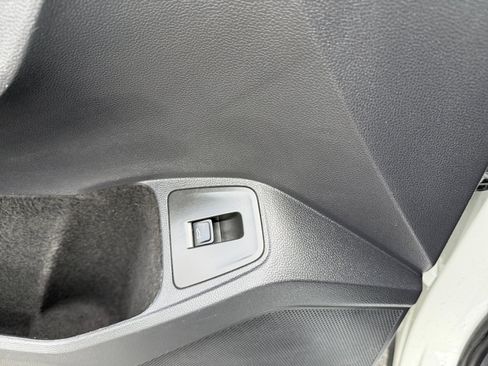 Used 2024 Volkswagen Tiguan SE image 23