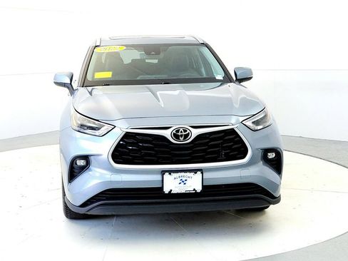 Used 2022 Toyota Highlander XLE AWD/4WD image 8