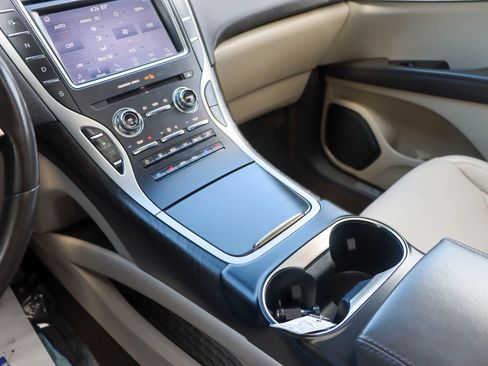 Used 2020 Lincoln Nautilus Reserve FWD image 41