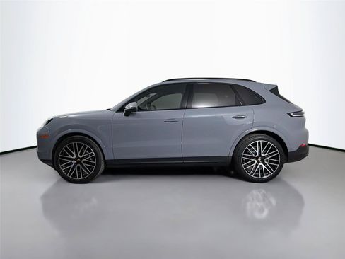 Used 2025 Porsche Cayenne AWD/4WD image 2