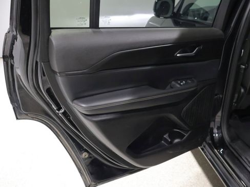 Used 2023 Jeep Grand Cherokee L Laredo image 19