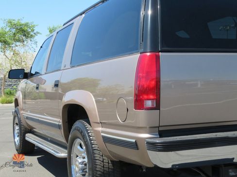 Used 1996 Chevrolet Suburban 2500 AWD/4WD image 22