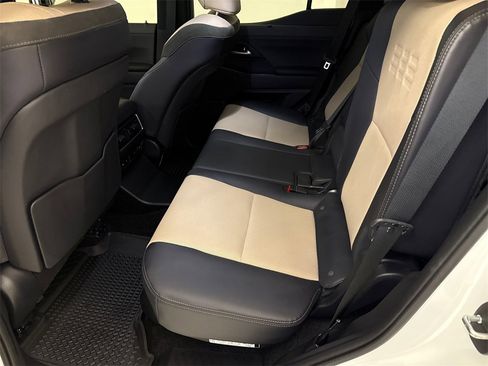 Used 2024 Lexus GX 550 image 17