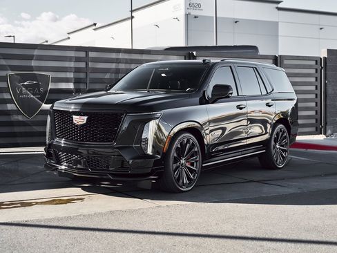 Used 2025 Cadillac Escalade V image 5