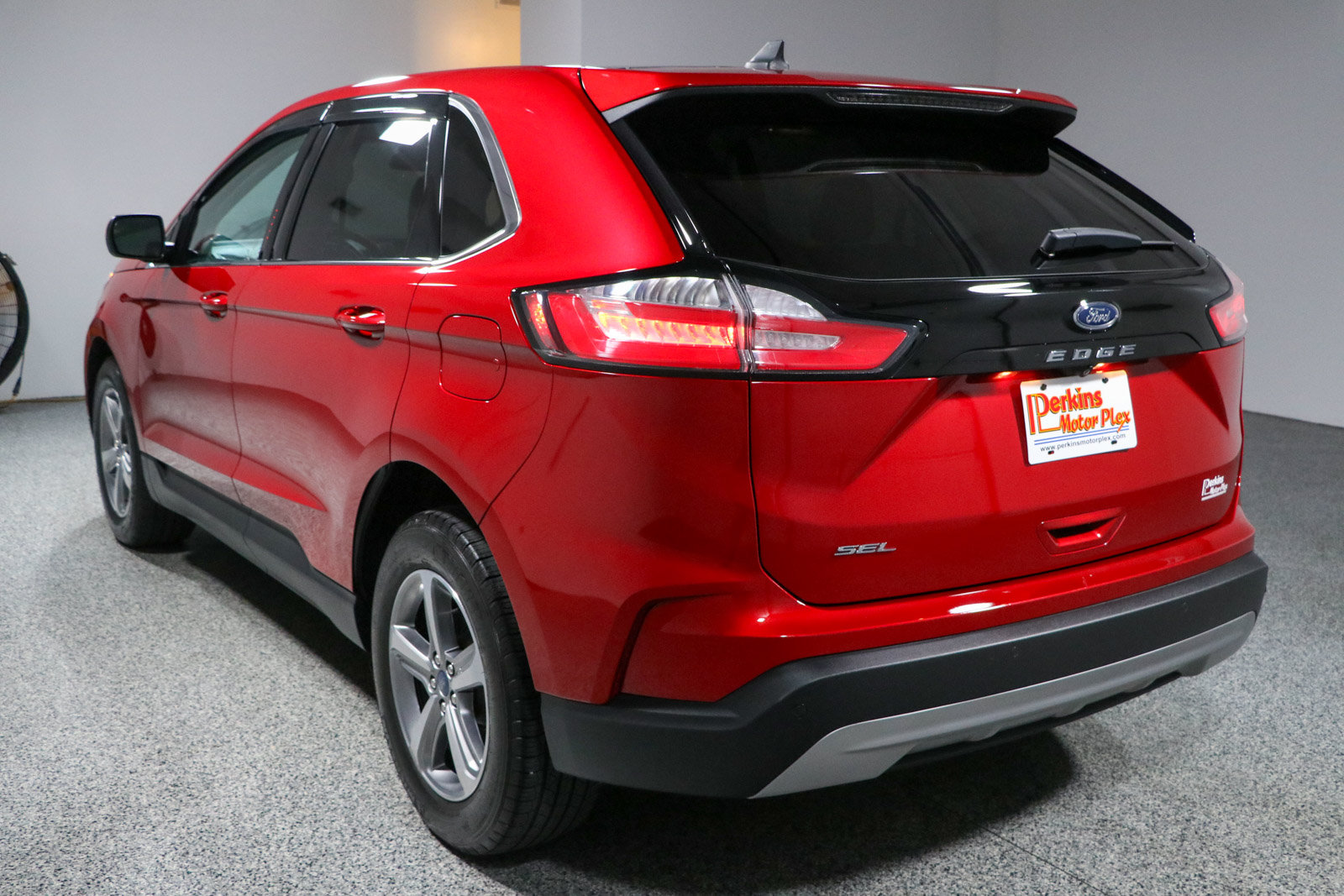 Used 2021 Ford Edge SEL w/ Convenience Package FWD image 9
