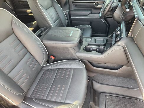 Used 2025 GMC Sierra 2500 AT4X image 12