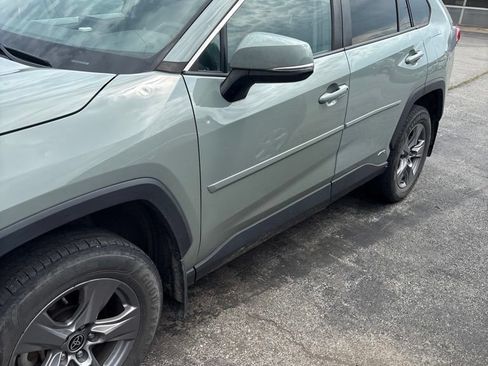 Used 2022 Toyota RAV4 XLE w/ Convenience Package AWD/4WD image 2