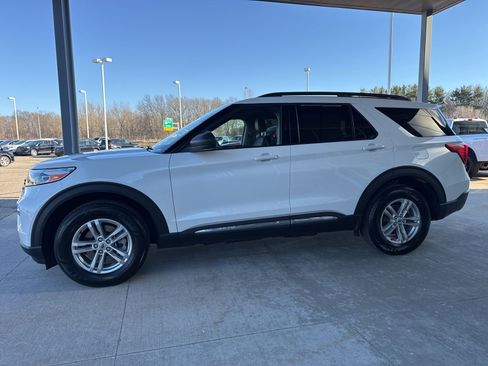 Certified 2023 Ford Explorer XLT w/ Equipment Group 202A image 4
