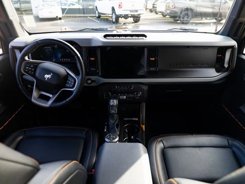 Used 2023 Ford Bronco Badlands image 7