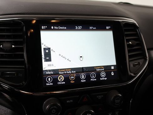 Used 2019 Jeep Grand Cherokee Laredo w/ 18" Wheel & 8.4" Radio Group image 7